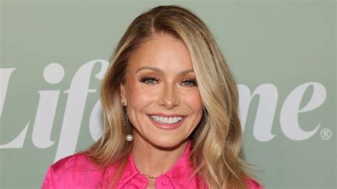 Kelly Ripa Wore 2023s Popular Summer Skirt Trend With A Supermodel
