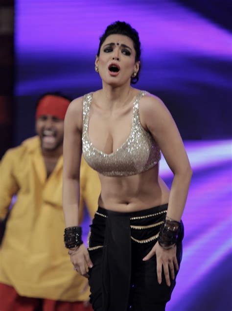 High Quality Bollywood Celebrity Pictures Shweta Bhardwaj Piping Hot Cleavage And Navel Show At