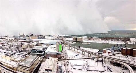 Dramatic Photos Of Buffalo New Yorks Epic Snowstorm