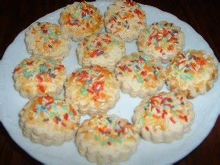 Bahan a 1 cawan gula 2 cawan mentega 1 biji telur merah 1 camca teh esen vanilla. Resepi Biskut Raya 2020: Resepi Biskut Warna-warni Rangup