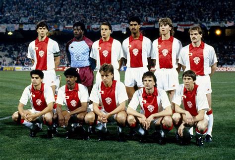 Ayaktakiler Oturanlar | Ajax 1986-1987