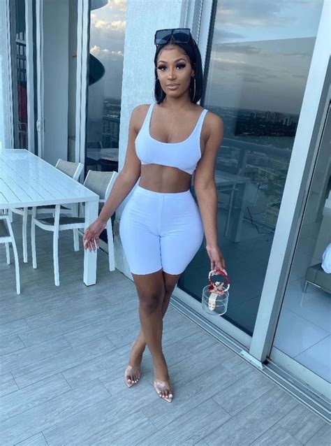 Check out the best looking college girls on the internet. dripped | 🦋pin: lihautie_ | Black girl outfits, Girl ...