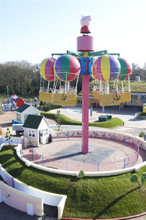 Peppas Big Balloon Ride In Paultons Park Take To The Skies On This