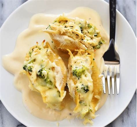 I find it much more convenient to use when pour sauce over chicken vegetable mixture and mix in. CHICKEN & BROCCOLI ALFREDO STUFFED SHELLS - Foodandcake123