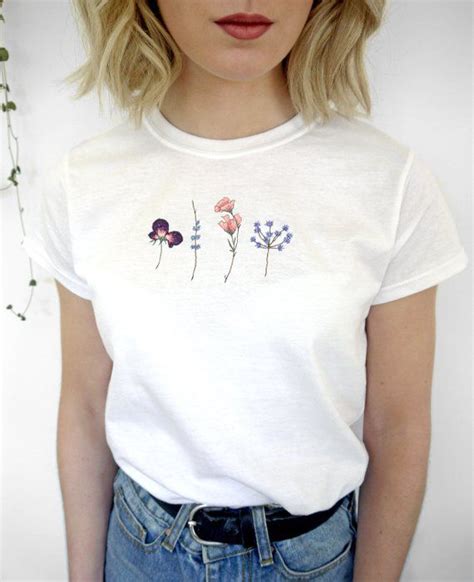Embroidered Wild Flowers T Shirt Etsy Camisetas Bordadas Camisas