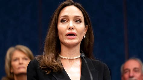 Angelina Jolie Delivers Emotional Speech Urging Us Politicians To Renew