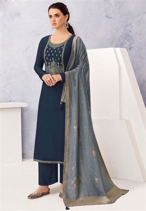 Embroidered Muslin Silk Pakistani Suit In Navy Blue Kch6839