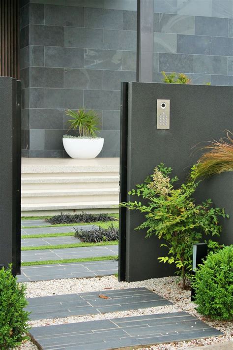 Au Garden Entrance Modern