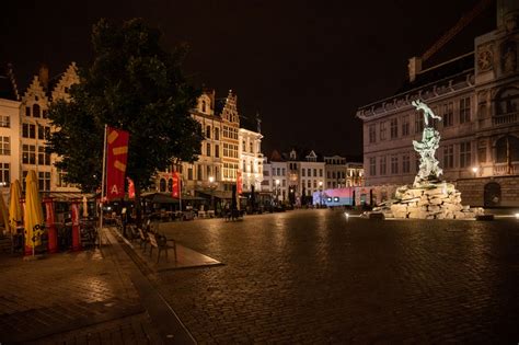 Gouverneur kathy berckx heeft beslist om een avondklok in te stellen. Avondklok of niet, Antwerpen was nog nooit zo rustig ...