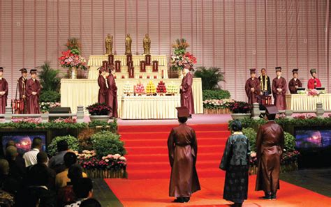 Thousands Come Together For Ancestor Worshiphongkong Photochinadaily