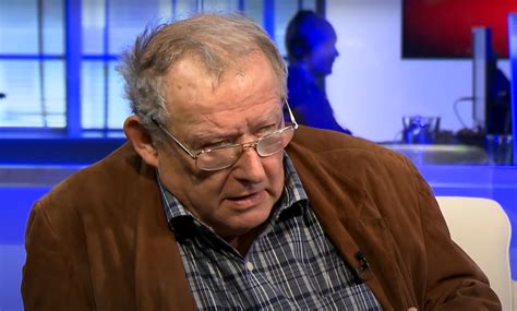 Najśmieszniejsze jest to, że ludzie którzy pouczają mnie o łukasz michnik @michniklukasz. Michnik wszedł na scenę i wypowiedział skandaliczne słowa ...