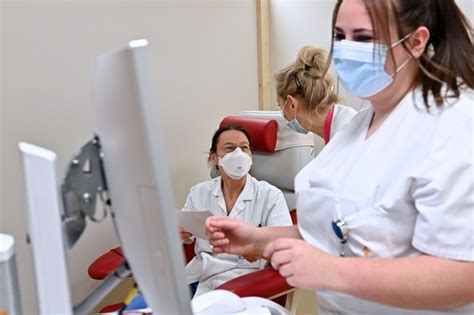 Auf dieser seite finden sie informationen zur apotheke pharmacie de limpertsberg 1 avenue victor hugo, luxembourg. Luxembourg : premiers vaccins dans les hôpitaux | Le Quotidien