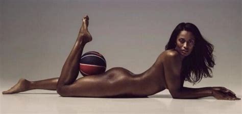 Sport Black Women Nude With Ball Visit Roentgen01
