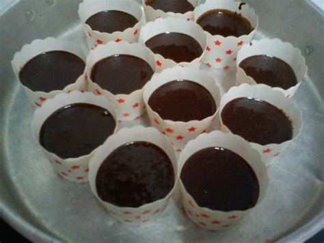 Cupcakes coklat yang mudah dibuat, teksturnya sangat lembut. eqinHomecooking: KEK/CUPCAKE COKLAT MOIST KUKUS