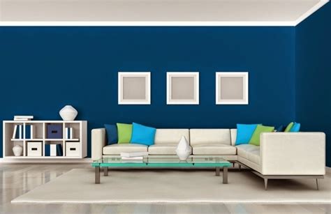 Wallpaper ini mempercantik ruang tamu dengan kombinasi warna biru turquoise dan kuning pada sofa dan bantal sofa. Ruang Tamu 2015 warna biru - Lifestyle Wanita