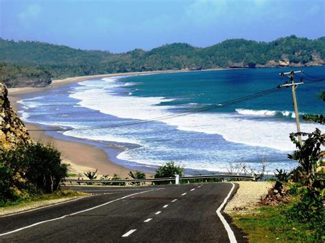 Pengunjung dapat bebas masuk ke kawasan pantai ini. 11 Spot Foto Pantai Soge 🏖️ PACITAN (HTM, Rute)