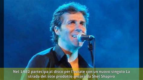 L'uomo barbuto lega un papillon al colletto. Luca Barbarossa - Gli esordiModifica - YouTube