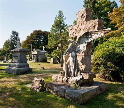 Historic Woodlawn Cemetery