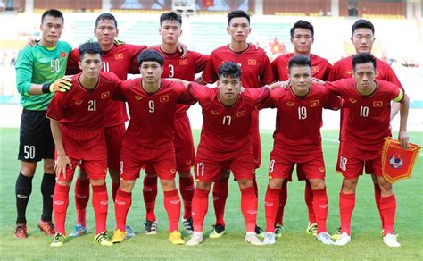 Sau việt thắng, công vinh, bóng đá việt nam vẫn loay hoay tìm một trung phong đúng nghĩa. HLV Park Hang-seo sử dụng đội hình nào để lấy 3 điểm trận ...