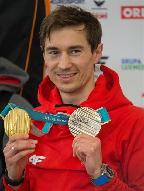 Pięć lat później zapisał się do klubu lks ząb i oddał pierwszy skok. Kamil Stoch udostępnił Piotrowi Żyle swój medal, zdjęcia