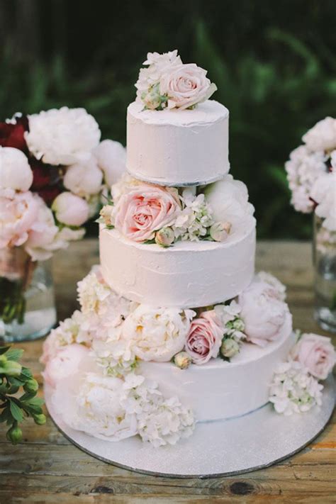 A wedding just wouldn't be right without a wedding cake. 105 Inspiring Wedding Cakes | OneFabDay.com