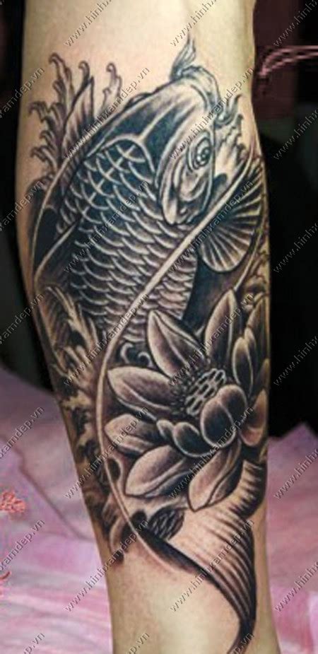 Theo một blogger, hình xăm của người này có nghĩa là: Hình xăm tattoo cá chép bắp chân nghệ thuật phong thủy may mắn