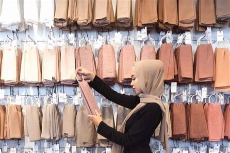 Yuk, ketahui padu padan warna hijab dengan baju coklat di sini! Jilbab Warna Lemon Cocok Dengan Baju Warna Apa - Model ...