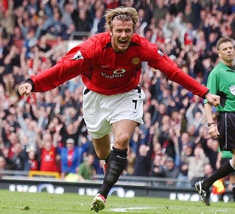 Виктория и дэвид бекхэм на вечеринке versace в лондоне, 1999. Manchester United as good as 1999 Treble-winning team ...