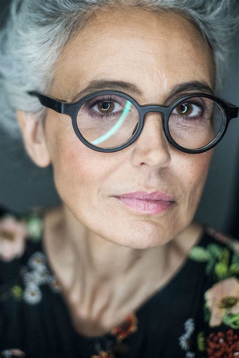 Glasses For Grey Hair 40 Styles 2022