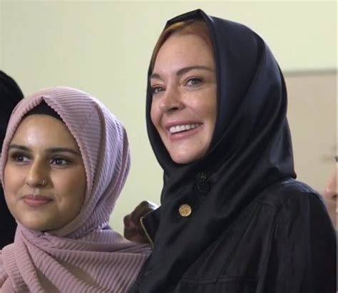 ضجة كبيرة أثيرت خلال الساعات الماضية عبر مواقع التواصل الاجتماعي بسبب جلسة تصوير خضعت لها عارضة أزياء تدعى سلمى الشيمي أمام الهرم. DWay_BFXkAEmybr - ترندات مصر