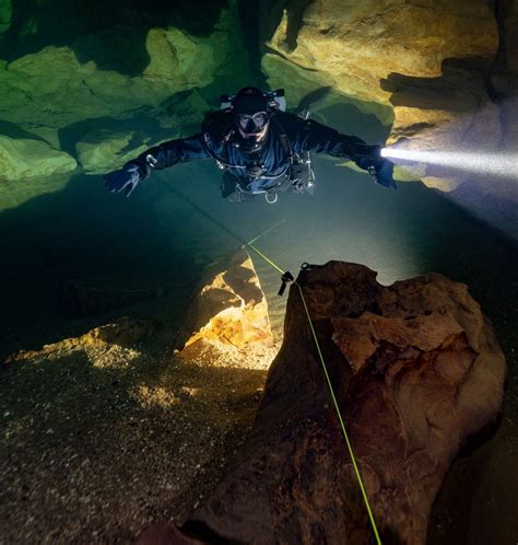A Beginners Guide To Cave Diving Learn To Cave Dive