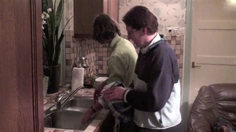 Hij vertelde haar acht jaar geleden, als jonge boer van 26 jaar, dat hij een ondernemende vrouw zocht om het leven mee te delen. Boer Zoekt Vrouw Deel 2 - YouTube