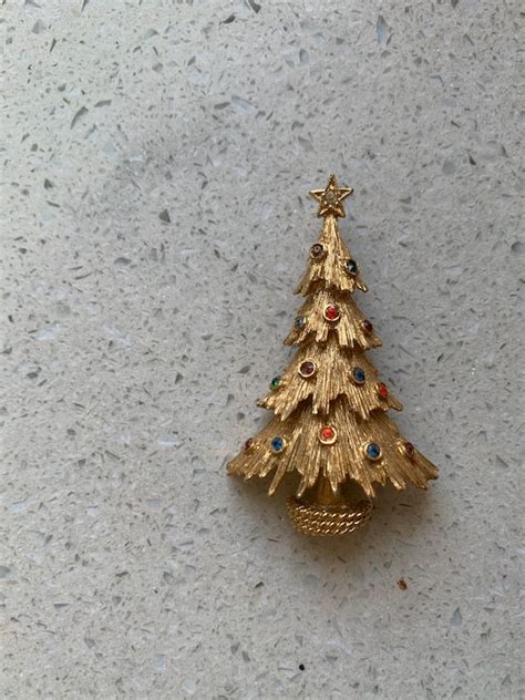 Monet Gold Plated Vintage Christmas Pin Brooch Gem