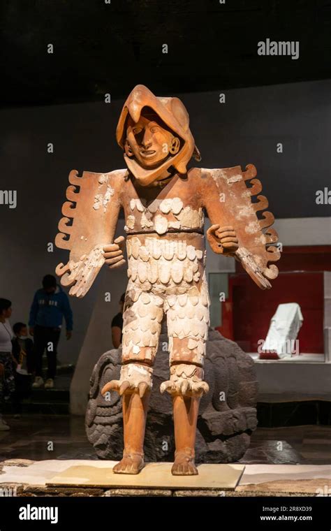 Figura de Huitzilopochtli dios azteca del sol y de la guerra sitio arqueológico y museo del