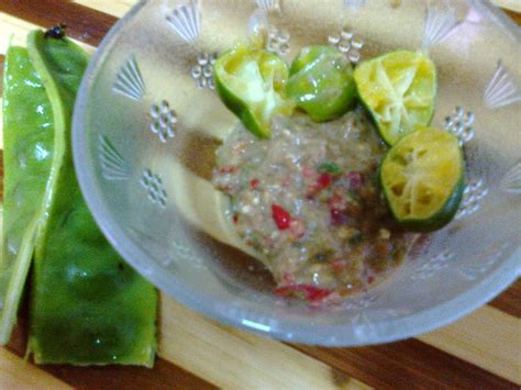 Bumbu pedas ini cocok untuk mie, daging dan juga makanan laut! Warna Warni: Cara Buat Sambal Belacan