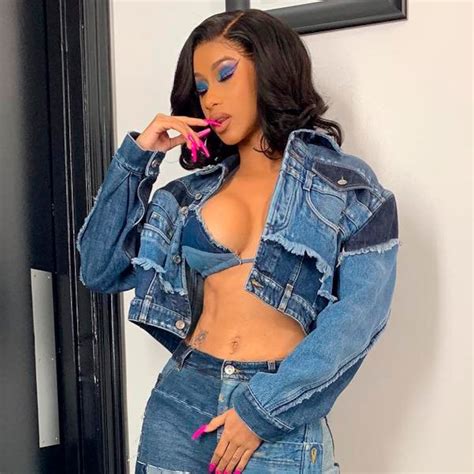Cardi B Shows Fans What Its Like To Suffer From P Y Wedgies E Online