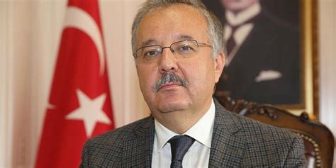 Endonezya sağlık bakanı budi gunadı sadıkin bloomberg'e yaptığı açıklamada sinovac aşısı olan 25.374 sağlık çalışanının ikinci dozlarını aldıktan sonra 28 gün boyunca izlendiğini belirtti. Fatih Sultan Mehmet'in doğum günü devlet töreniyle kutlanacak