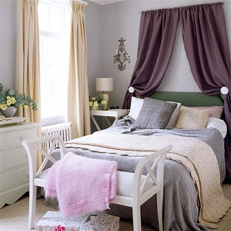 This rookie guide shows you how to hang curtains. Staging/Decorating on the Cheap!: December 2011