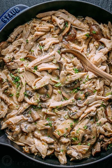 This Leftover Turkey In Mushroom Gravy Is The Best Way To Use Up