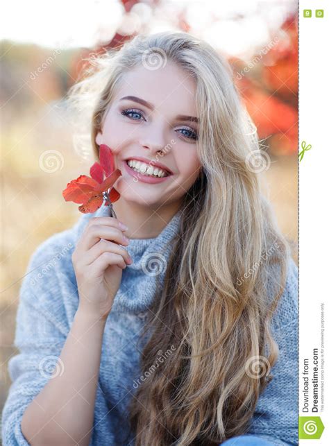 Beautiful Woman In Autumn Park Stock Image Image Of Leaves