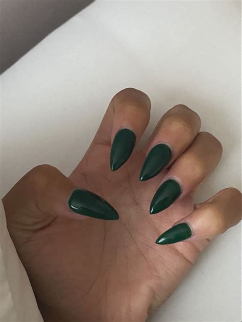 Joan On Twitter In 2021 Green Acrylic Nails Almond Acrylic Nails