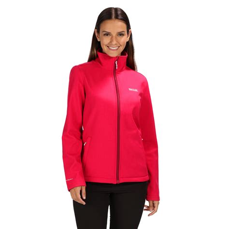 This three layer fabric has a water resistant membrane bonded to our plush butter pile® combining the ultimate in function and comfort. Regatta softshell jack Carby dames roze - Giga-Bikes Tilburg