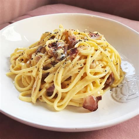 Zo maakt Jamie Oliver pasta carbonara uiteraard zonder room