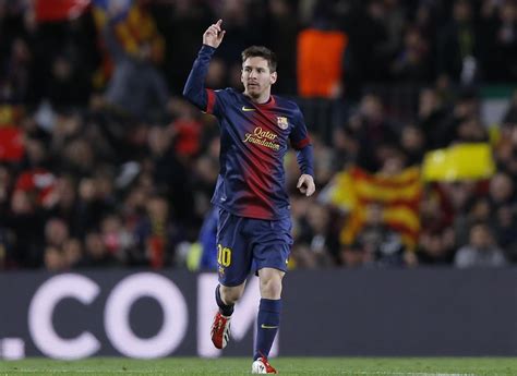 A barca fan outside the gates of camp nou crying while holding a messi jersey. Barcellona-Milan 4-0, Messi, Villa e Alba eliminano ...