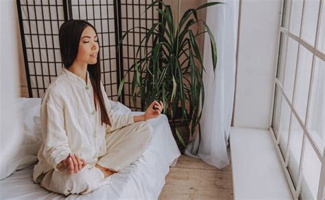 How To Meditate While In Bed Step By Step Instructions Saatva