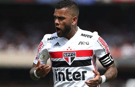 I declare that i in no way intend to infringe the rights of the copyright holder. Veja os números de Dani Alves em seu primeiro Brasileirão ...
