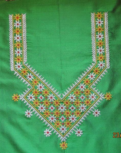 Manufacturer of a wide range of products which include kasuti embroidery wall hanging. My craft works: Kasuti Embroidery Yoke and border