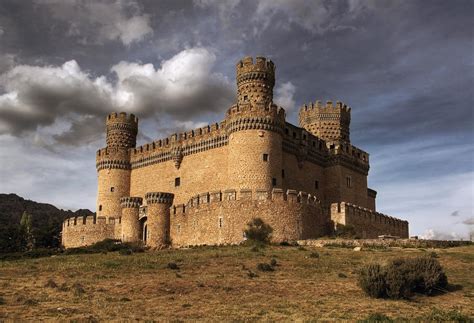 10 Majestic Spanish Castles
