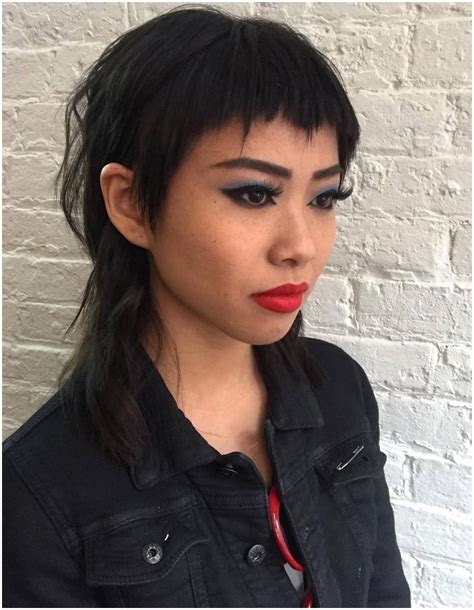 Adorable Short Mullet Haircut For Woman