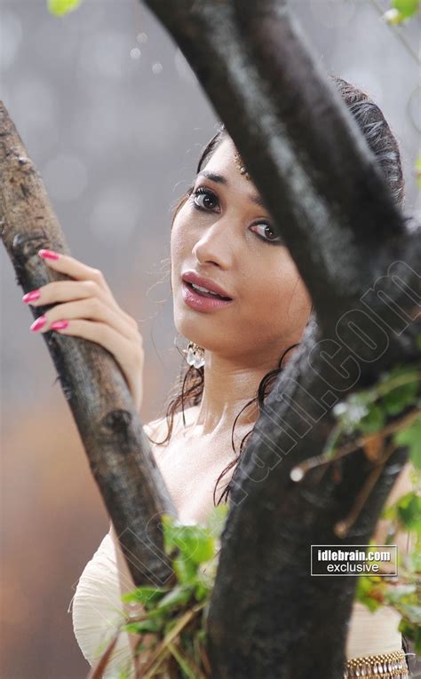 Indian Hot Actress Tamanna Hot Wet Navel Show From Badrinath Movie